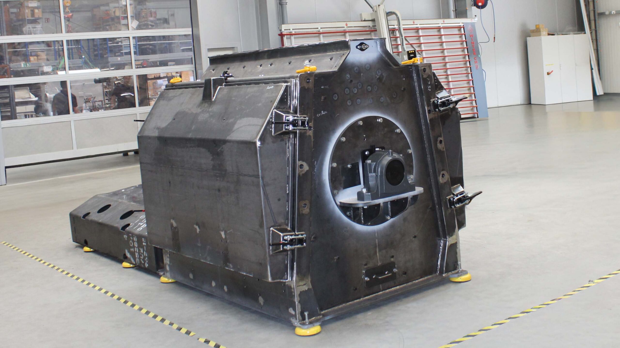 Unpainted hammer mill you can see that the robust welded housing can withstand even the-toughest conditions